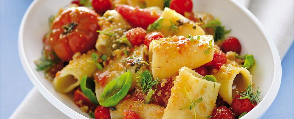 Paccheri con pomodori confit e frisella | Sale&Pepe