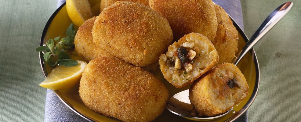 Arancini Di Riso Siciliani Al Ragu Di Pesce Spada Sale Pepe