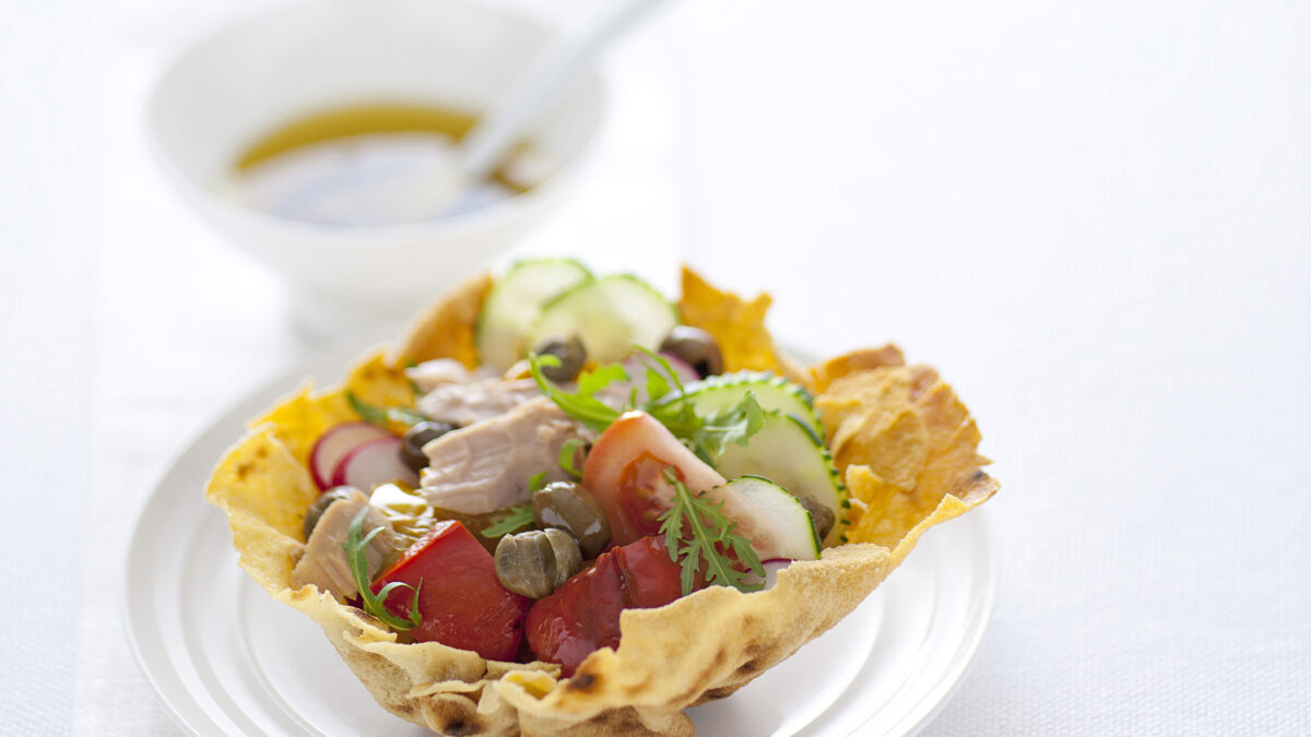 Mezze penne con insalata belga e tonno