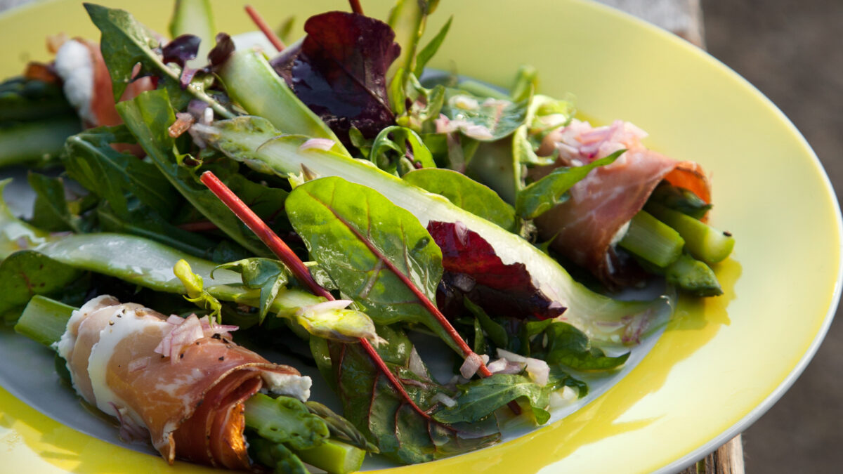 Insalata con involtini di speck