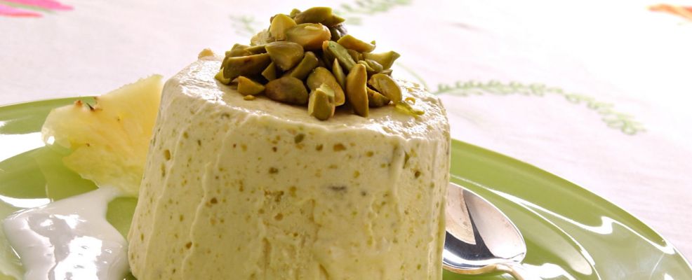 Parfait Ai Pistacchi In Salsa Di Latte Di Mandorle Sale Pepe