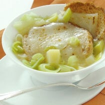 zuppa-povera-di-pane-patate-e-porri