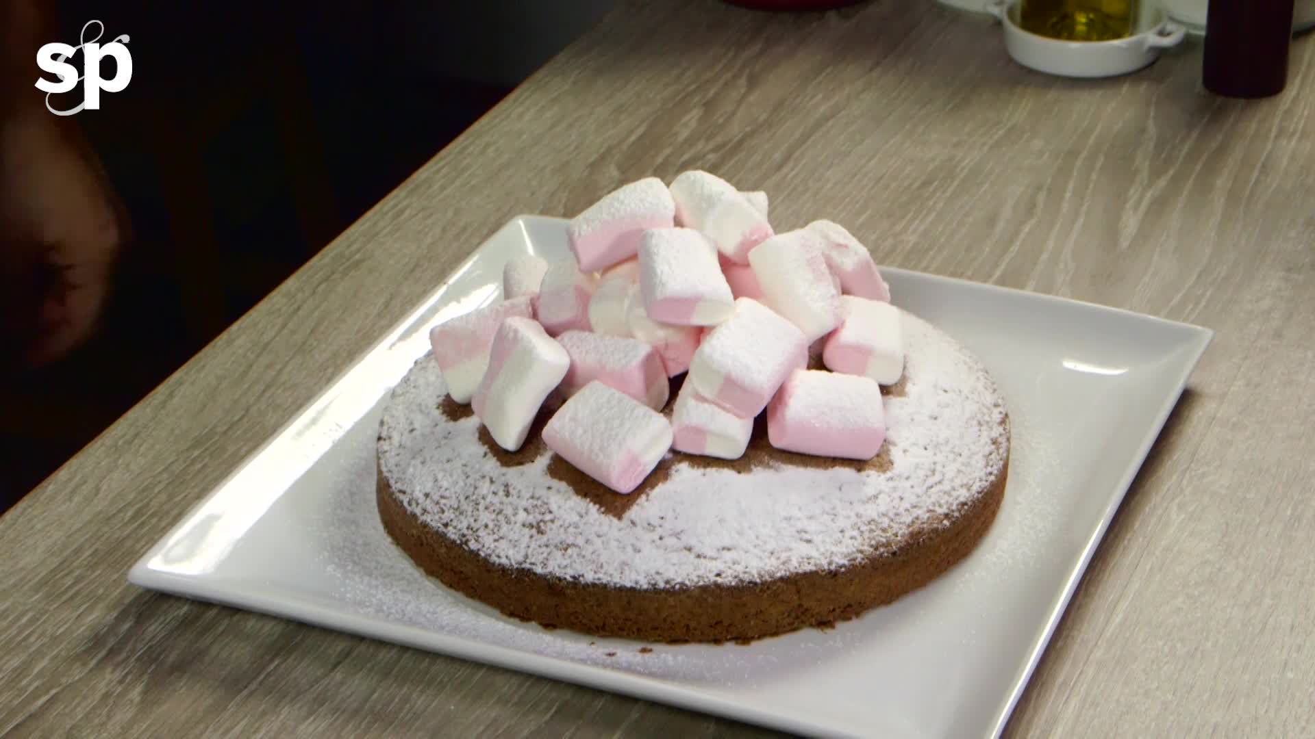 Video ricetta Torta al cioccolato con marshmallow - Sale&Pepe