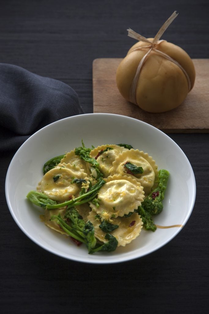 Ravioli di provola affumicata con cime di rapa | Sale&Pepe