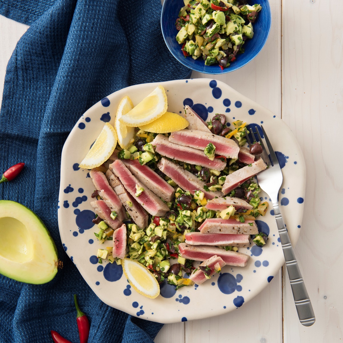 Tagliata di tonno con salsa di olive, limone candito e avocado - Sale&Pepe