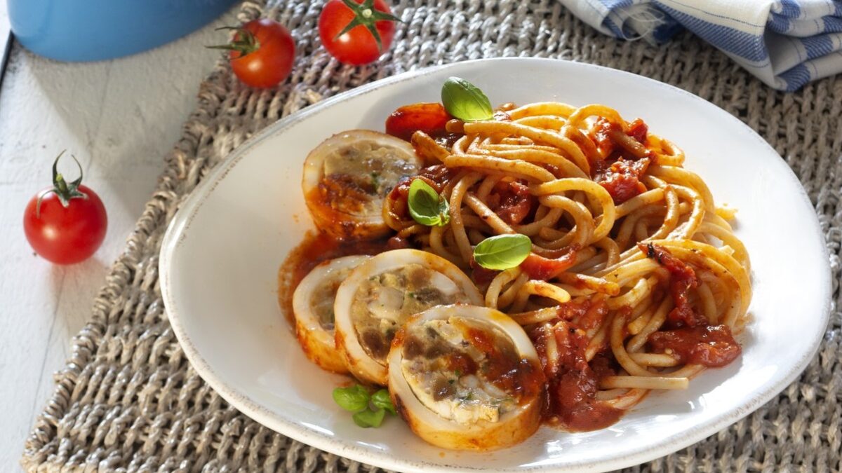 Pasta Con I Calamari Imbuttunati E Pinoli Sale Pepe