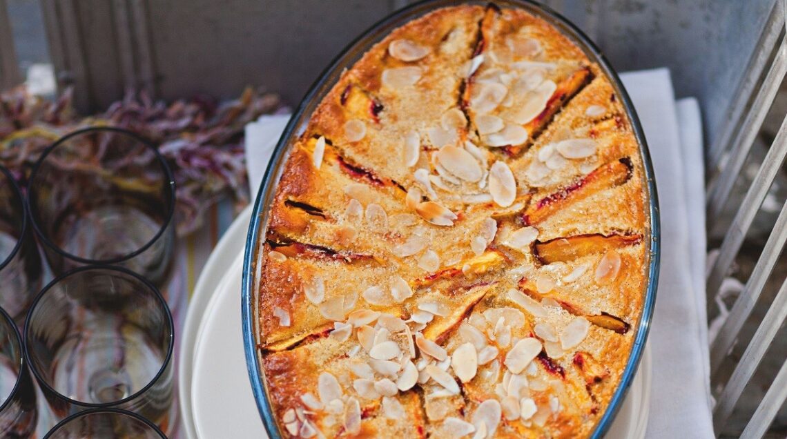 Dolce con pesche noce: il Clafoutis