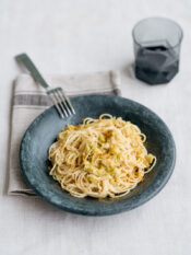 Spaghettini con i porri al curry