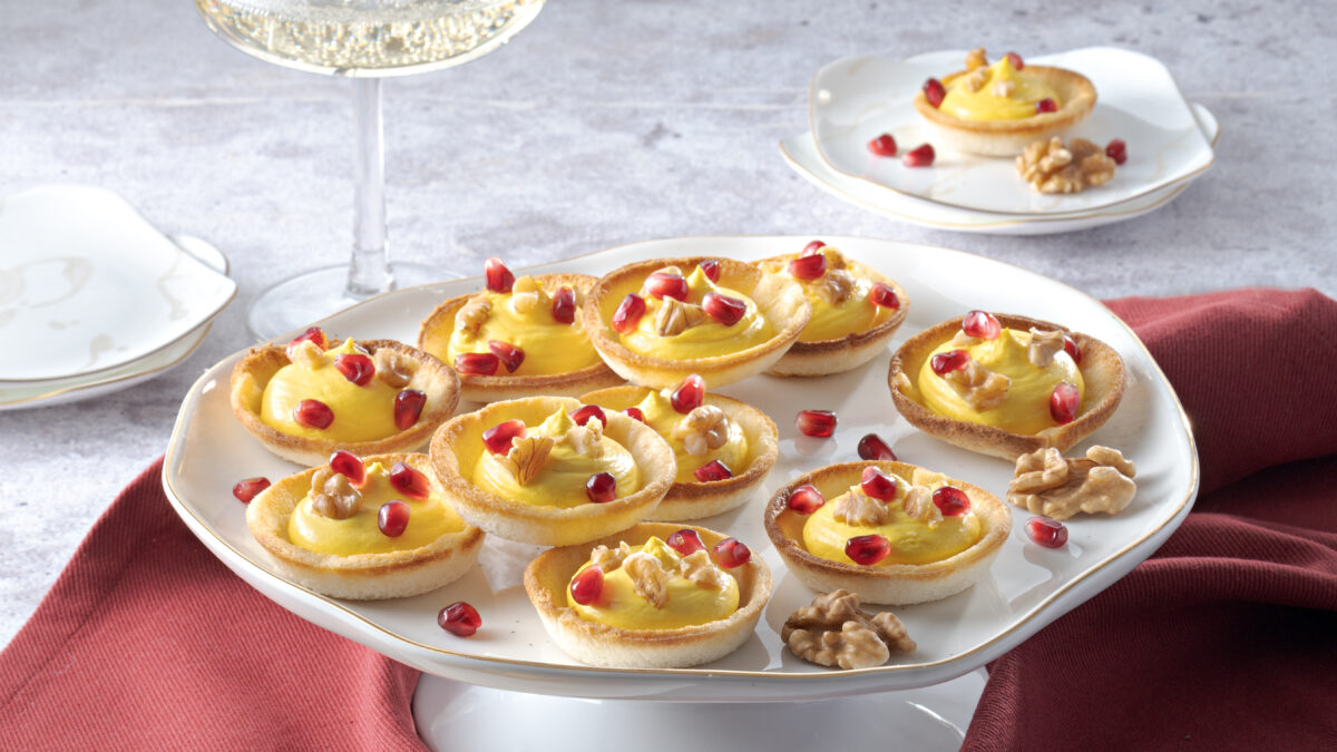 Tartellette Con Crema Di Robiola Allo Zafferano Melagrana E Noci Sale Pepe