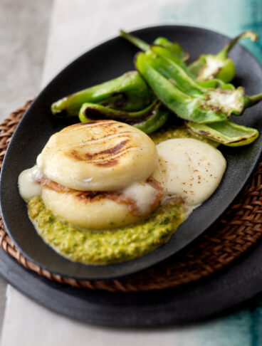 Tomini alla piastra al pesto trapanese con friggitelliTomini alla piastra al pesto trapanese con friggitelli