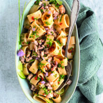 Calamarata piccante con tonno fresco lime e olio all'aglio