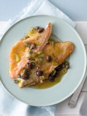 Filetti di gallinella con olive e capperi