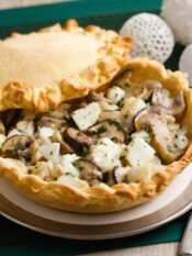 Baccalà al latte con porcini in scrigno di pasta brisée