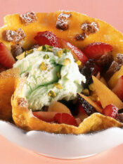 Frittata dolce con frutta e gelato