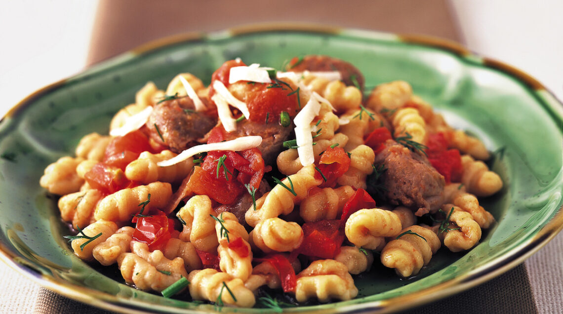 Gnocchi di semola con salsiccia e finocchietto