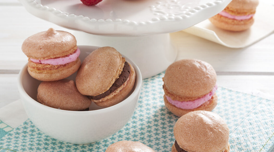 Macaron rosa cioccolato e lamponi