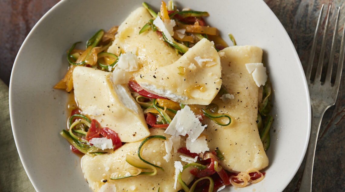 Tortelli di patate con tomino di capra e verdure