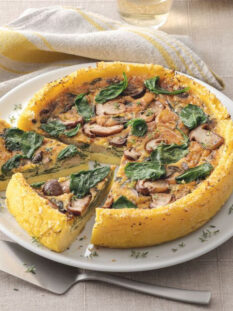 Quiche in crosta di polenta con erbe e funghi