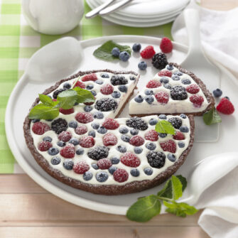 Crostata al cacao con frutti di bosco