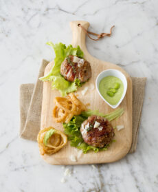 Hamburger di vitello in camicia di pancetta