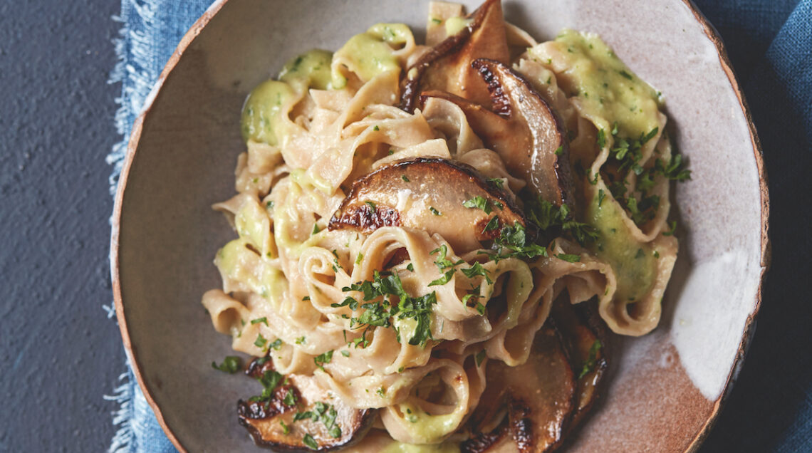 Tagliatelle di castagne con crema al Parmigiano e porcini