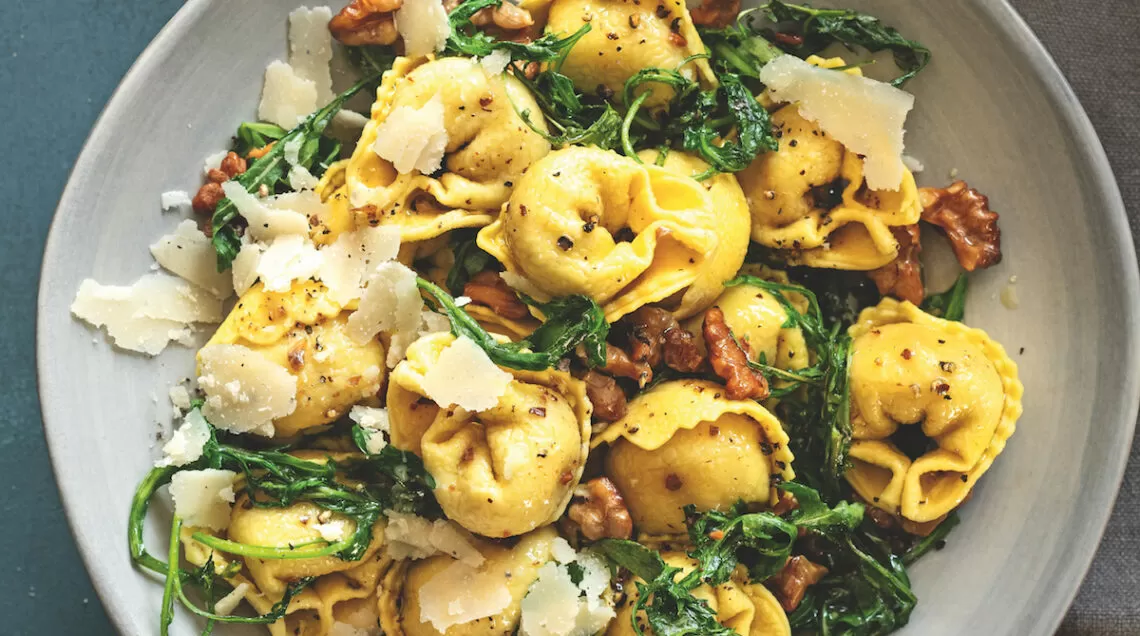 Sfogliagrezza ai funghi con rucola, noci e parmigiano