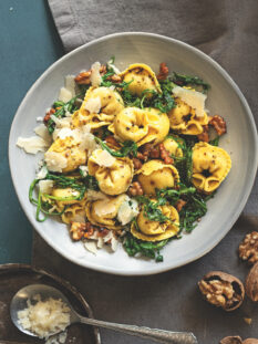 Sfogliagrezza ai funghi con rucola, noci e parmigiano