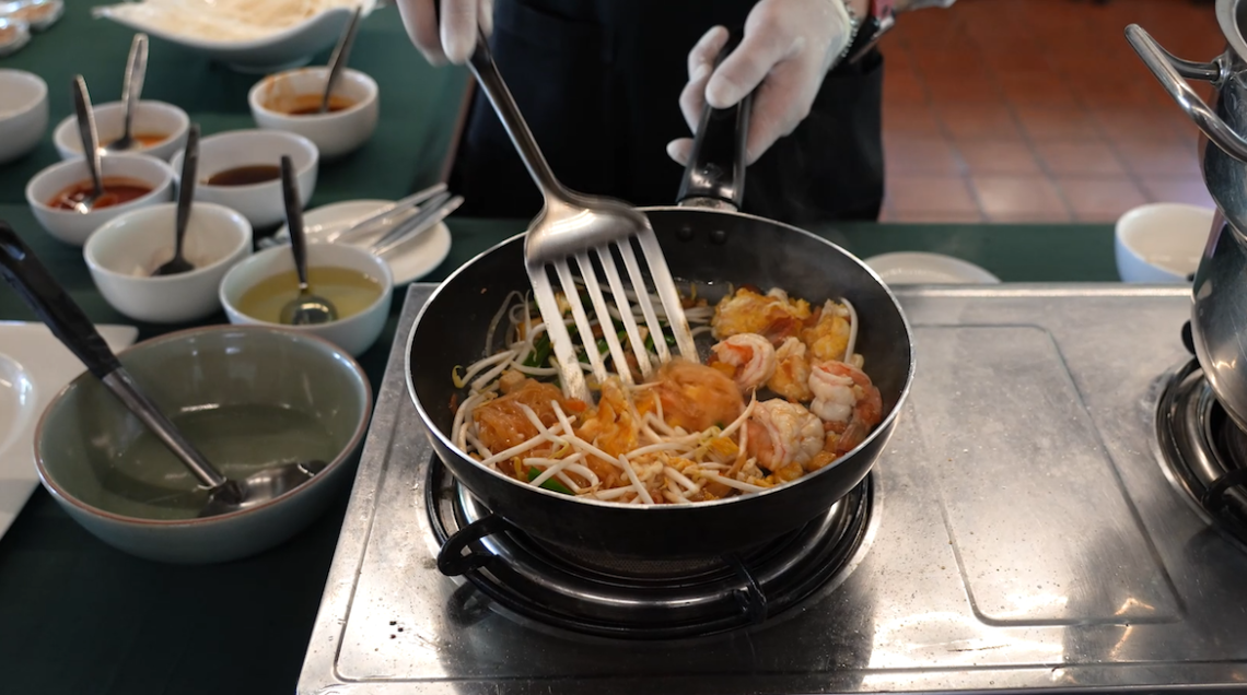 Pad Thai, tagliatelle di riso con gamberi e germogli di soia