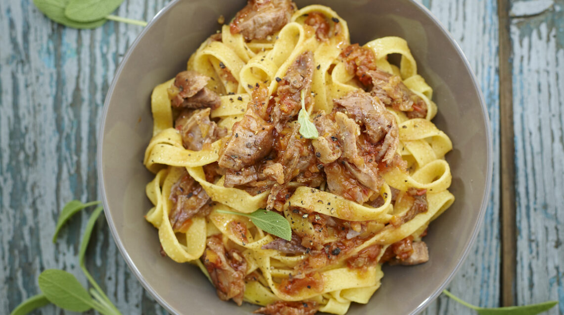 Fettuccine con ragù d'anatra in rosso