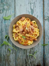 Fettuccine con ragù d'anatra in rosso