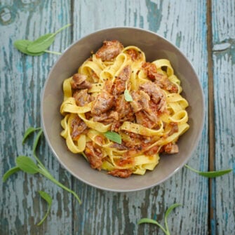 Fettuccine con ragù d'anatra in rosso