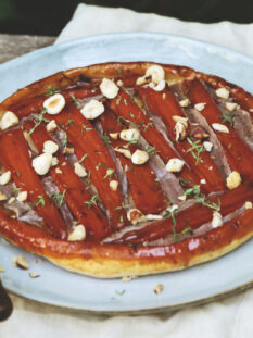 Tatin di carote con nocciole e acciughe