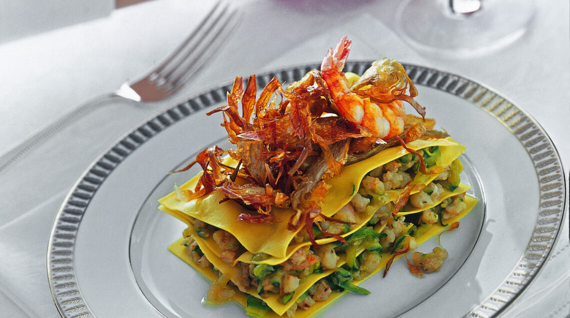 Torrette con zucchine, gamberi e carciofi fritti