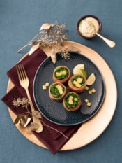 Rotolini di salmone affumicato al mango e rucola con maionese allo yogurt e lime