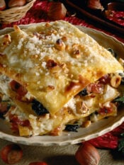 Lasagne con bietole, nocciole e speck