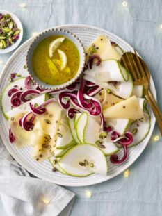 Carpaccio di cedro con radicchio, pecorino e pistacchi