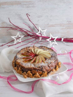 Torta di panettone e mele