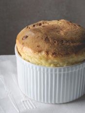 Soufflé al formaggio con Parmigiano ed Emmentaler