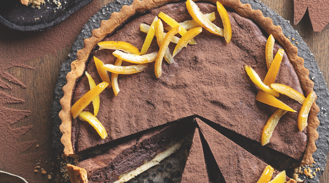 Crostata al cioccolato con canditi di arancia e limone