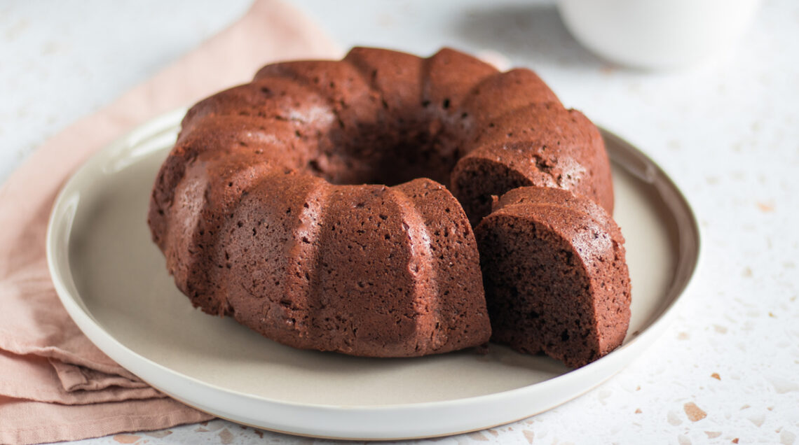 Ciambella al cioccolato e nocciole senza farina